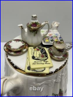Royal Albert Old Country Roses Teapot Paul Cardew Design Artist's Palette Large Royal Albert Old Country Roses Teapot Paul Cardew Design Artist's Palette Large
