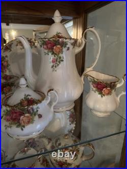 Royal Albert Old Country Roses / XL Set / over 80 pieces including VHTF items Royal Albert Old Country Roses / XL Set / over 80 pieces including VHTF items
