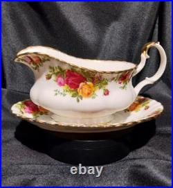 Royal Albert Old Country Roses c. 1974-1980 Bone China Gravy Boat Royal Albert Old Country Roses c. 1974-1980 Bone China Gravy Boat