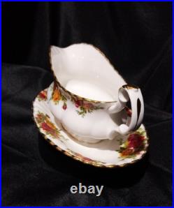 Royal Albert Old Country Roses c. 1974-1980 Bone China Gravy Boat Royal Albert Old Country Roses c. 1974-1980 Bone China Gravy Boat