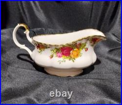 Royal Albert Old Country Roses c. 1974-1980 Bone China Gravy Boat Royal Albert Old Country Roses c. 1974-1980 Bone China Gravy Boat