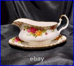 Royal Albert Old Country Roses c. 1974-1980 Bone China Gravy Boat Royal Albert Old Country Roses c. 1974-1980 Bone China Gravy Boat