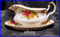Royal Albert Old Country Roses c. 1974-1980 Bone China Gravy Boat Royal Albert Old Country Roses c. 1974-1980 Bone China Gravy Boat