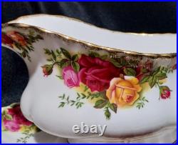 Royal Albert Old Country Roses c. 1974-1980 Bone China Gravy Boat Royal Albert Old Country Roses c. 1974-1980 Bone China Gravy Boat