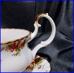 Royal Albert Old Country Roses c. 1974-1980 Bone China Gravy Boat Royal Albert Old Country Roses c. 1974-1980 Bone China Gravy Boat