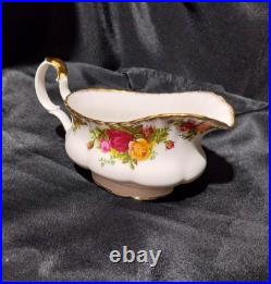 Royal Albert Old Country Roses c. 1974-1980 Bone China Gravy Boat Royal Albert Old Country Roses c. 1974-1980 Bone China Gravy Boat