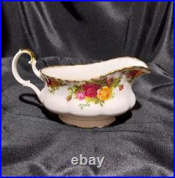 Royal Albert Old Country Roses c. 1974-1980 Bone China Gravy Boat Royal Albert Old Country Roses c. 1974-1980 Bone China Gravy Boat