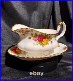 Royal Albert Old Country Roses c. 1974-1980 Bone China Gravy Boat Royal Albert Old Country Roses c. 1974-1980 Bone China Gravy Boat