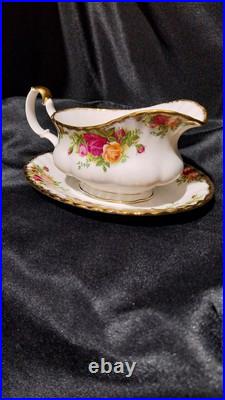 Royal Albert Old Country Roses c. 1974-1980 Bone China Gravy Boat Royal Albert Old Country Roses c. 1974-1980 Bone China Gravy Boat