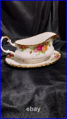 Royal Albert Old Country Roses c. 1974-1980 Bone China Gravy Boat Royal Albert Old Country Roses c. 1974-1980 Bone China Gravy Boat