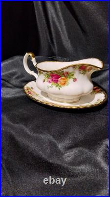 Royal Albert Old Country Roses c. 1974-1980 Bone China Gravy Boat Royal Albert Old Country Roses c. 1974-1980 Bone China Gravy Boat