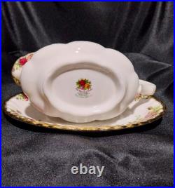 Royal Albert Old Country Roses c. 1974-1980 Bone China Gravy Boat Royal Albert Old Country Roses c. 1974-1980 Bone China Gravy Boat
