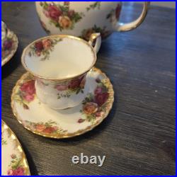Royal Albert Old Country Roses dish set 6-5 piece Setting Plus 7 Extra Pieces