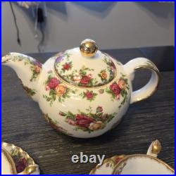 Royal Albert Old Country Roses dish set 6-5 piece Setting Plus 7 Extra Pieces