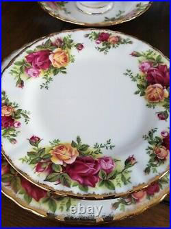 Royal Albert Old Country Roses set of 4 cup&sausers, Bread&butter & Side plates