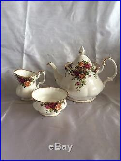 Royal Albert Old Country roses Ninety piece set