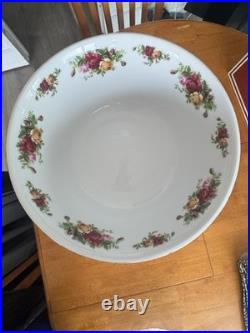 Royal Albert Old country roses large salad bowl 10.5 X 5.25 Stunning