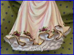 Royal Albert Porcelain Figure of the Year 2009 Old Country Roses Rose New withtag