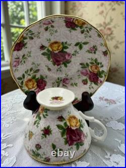 Royal Albert Vintage Old Country Roses Soft Pink Lace Teacups Set of 4 from 2002