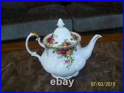 Royal Albert Vintage Porcelain China Old Country Rose Teapot Rose Garden Design