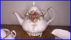 Royal Albert old country roses Tea pot, Sugar bowl & Creamer 3 piece set Z114