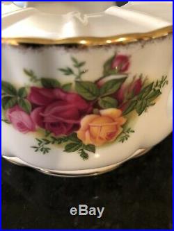 Royal Albert old country roses tea warmer bone china made in England new Rare