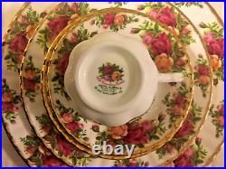 Royal Albert's Old Country Roses 20pc Dinner Set Timeless Elegance