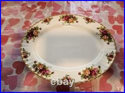Royal Albert's Old Country Roses Bone China 1962 Vintage (102 pieces)