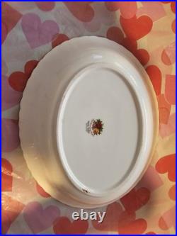 Royal Albert's Old Country Roses Bone China 1962 Vintage (102 pieces)