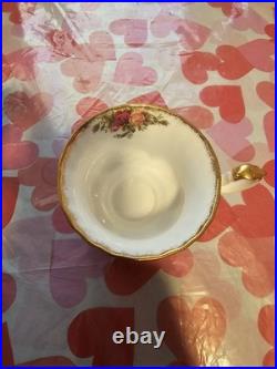 Royal Albert's Old Country Roses Bone China 1962 Vintage (102 pieces)