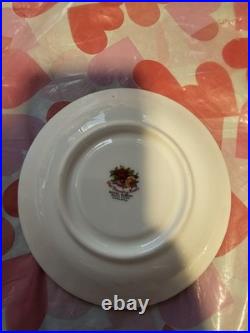 Royal Albert's Old Country Roses Bone China 1962 Vintage (102 pieces)