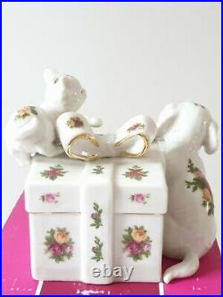 Royal Doulton / Royal Albert Old Country Roses Puppy and Cat on Present Box