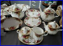 Royal albert old country rose Tea Set, 4 cup and saucers, and small tray