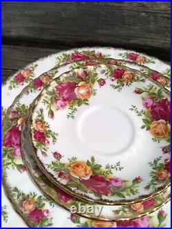 SERVICE 8 Royal Albert's Old Country Roses 40pc DISH SET Timeless Elegance NEW