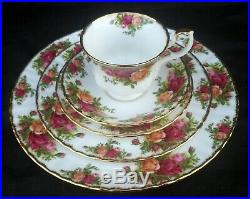 Service for 12 Royal Albert Old Country Roses Bone China, Made in England, 63 Pcs