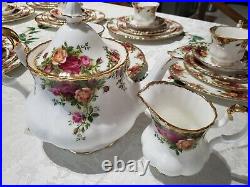 Set of 8 Dinnerware Royal ALBERT Old Country Rose with teapot and creamer