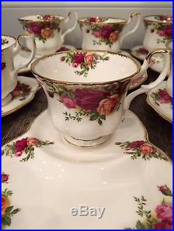 Set of 8 Royal Albert Tea Cups & Buffet Plates 1962 Old Country Roses Pattern