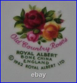 Set of 9 Vtg Royal Albert Old Country Roses Cups & Saucers