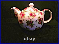 Teapot Old Country Roses Cream (Green Trim) by ROYAL ALBERT Artist signed Teapot Old Country Roses Cream (Green Trim) by ROYAL ALBERT Artist signed