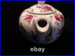 Teapot Old Country Roses Cream (Green Trim) by ROYAL ALBERT Artist signed Teapot Old Country Roses Cream (Green Trim) by ROYAL ALBERT Artist signed