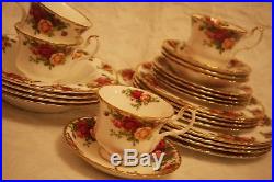 UNUSED Royal Albert Old Country Roses 24Pc Bone China Set, Service for 4 withBowls