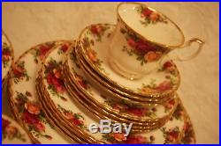 UNUSED Royal Albert Old Country Roses 24Pc Bone China Set, Service for 4 withBowls