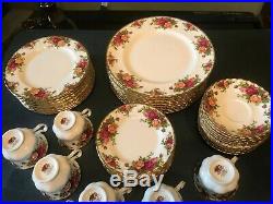 VINTAGE ROYAL ALBERT OLD COUNTRY ROSES CHINA SERVICE for 12 EXCELLENT 60 PIECES