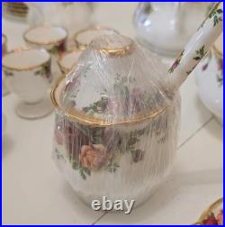 VTG Royal Albert Old Country Roses Bone China Dinner Set England 1962, 87 pieces