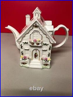 VTG Royal Albert Old Country Roses Tea Pot COTTAGE Shape 1962 made in England