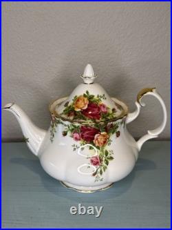 Vintage 1962 Royal Albert Old Country Roses TEAPOT Bone China England 3.5 Cups
