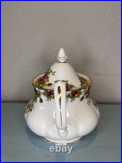Vintage 1962 Royal Albert Old Country Roses TEAPOT Bone China England 3.5 Cups
