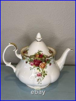 Vintage 1962 Royal Albert Old Country Roses TEAPOT Bone China England 3.5 Cups