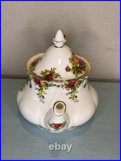Vintage 1962 Royal Albert Old Country Roses TEAPOT Bone China England 3.5 Cups