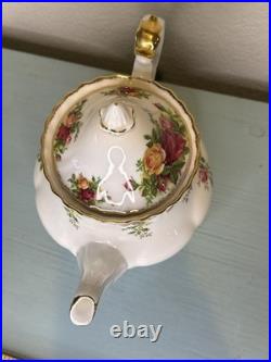 Vintage 1962 Royal Albert Old Country Roses TEAPOT Bone China England 3.5 Cups